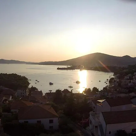 Apartman For Two Persons With Sea View In Near The Trogir